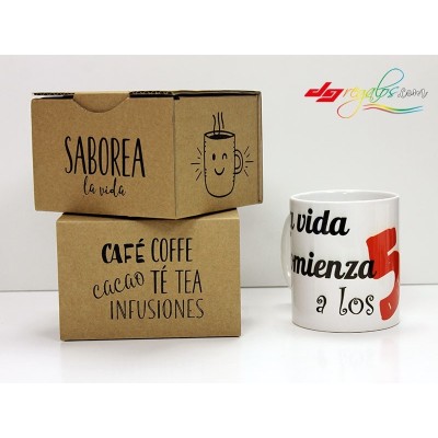 Taza personalizada 'La vida comienza a los 50'