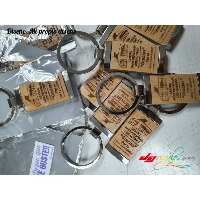 Llavero de metal y madera grabado a láser