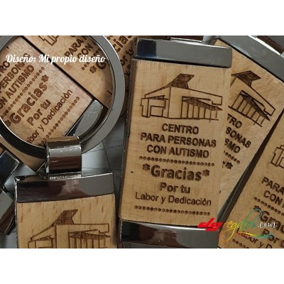 Llavero de metal y madera grabado a láser